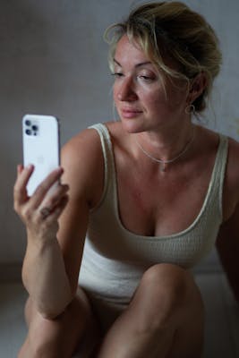 Anna, 26
