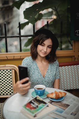 Hannah, 27
