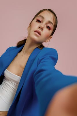 Laura, 24