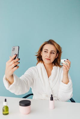 Anna, 26